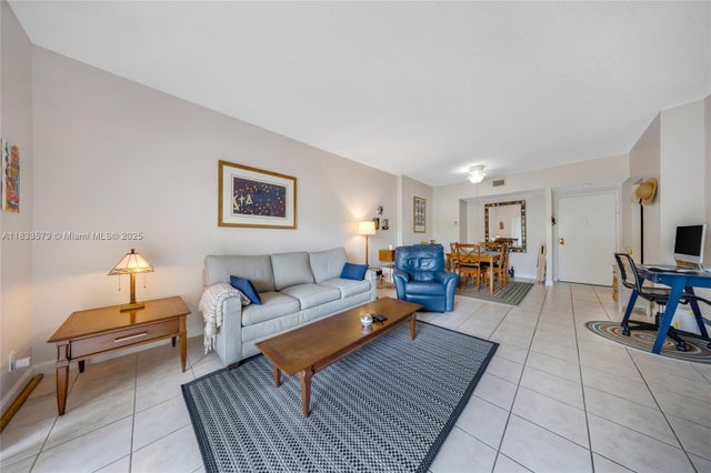 3 of 30 - 4330 Hillcrest Dr 104, Hollywood, FL