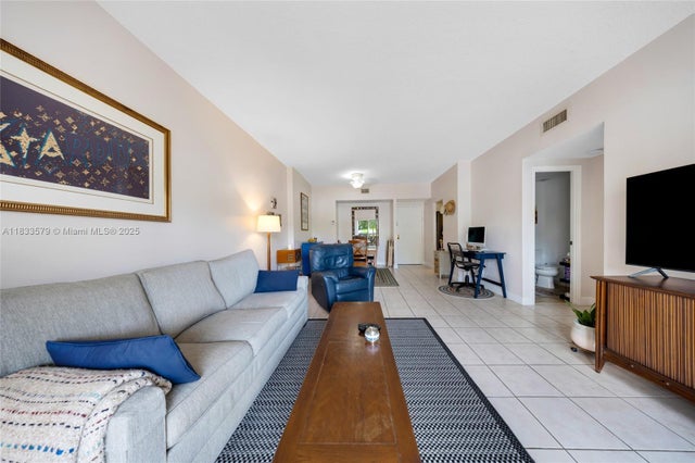 5 of 30 - 4330 Hillcrest Dr 104, Hollywood, FL