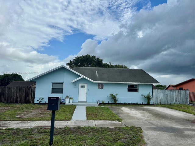 1 of 36 - 3521 Nw 193rd St, Miami Gardens, FL