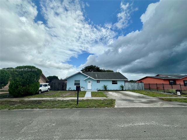 3 of 36 - 3521 Nw 193rd St, Miami Gardens, FL