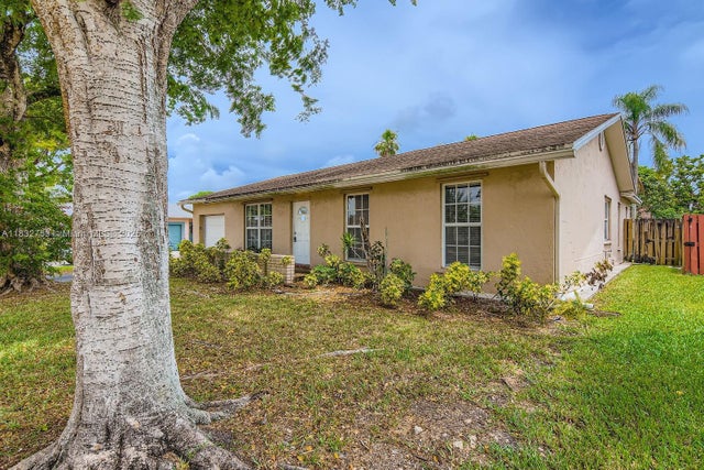 1 of 28 - 11035 Nw 27th St, Sunrise, FL