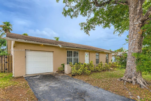 3 of 28 - 11035 Nw 27th St, Sunrise, FL