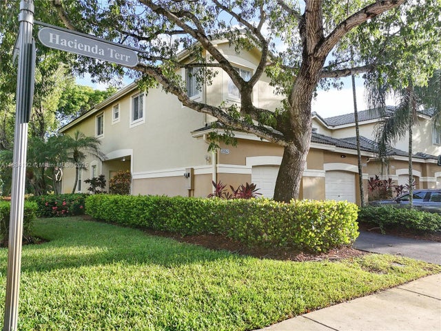 2 of 33 - 2052 Hacienda Ter, Weston, FL
