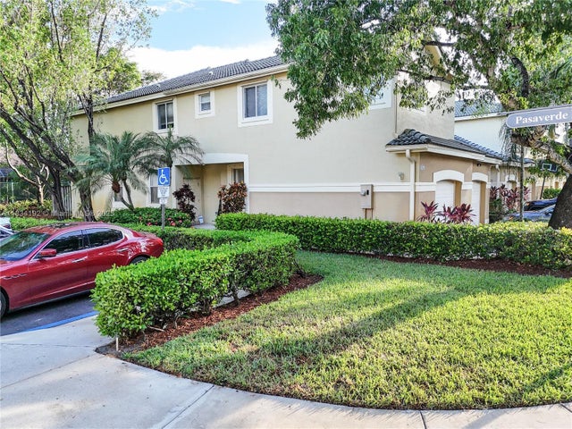 3 of 33 - 2052 Hacienda Ter, Weston, FL