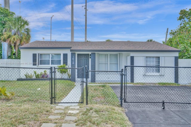 5 of 35 - 1610 S 29th Ave, Hollywood, FL