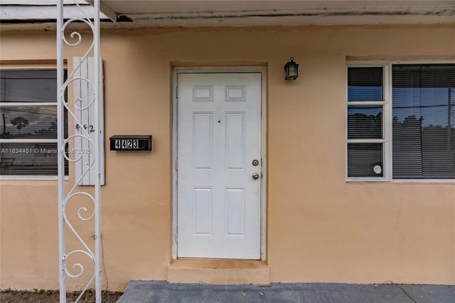 3 of 27 - 4423 Lake Ave, West Palm Beach, FL