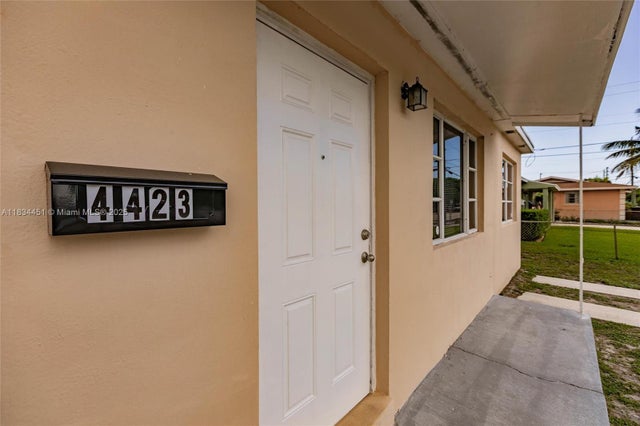 4 of 27 - 4423 Lake Ave, West Palm Beach, FL