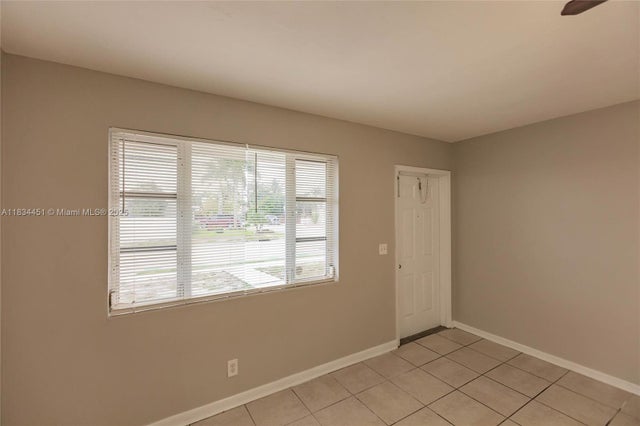 5 of 27 - 4423 Lake Ave, West Palm Beach, FL