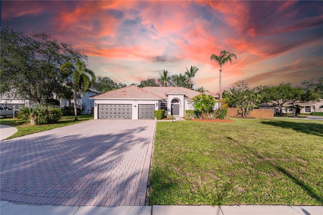 1 of 37 - 6946 Mariposa Cir Ct, Pembroke Pines, FL