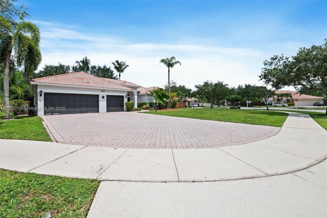3 of 37 - 6946 Mariposa Cir Ct, Pembroke Pines, FL