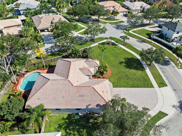 5 of 37 - 6946 Mariposa Cir Ct, Pembroke Pines, FL