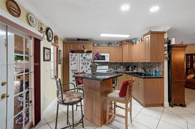 3 of 73 - 1385 Ne 130th St, North Miami, FL