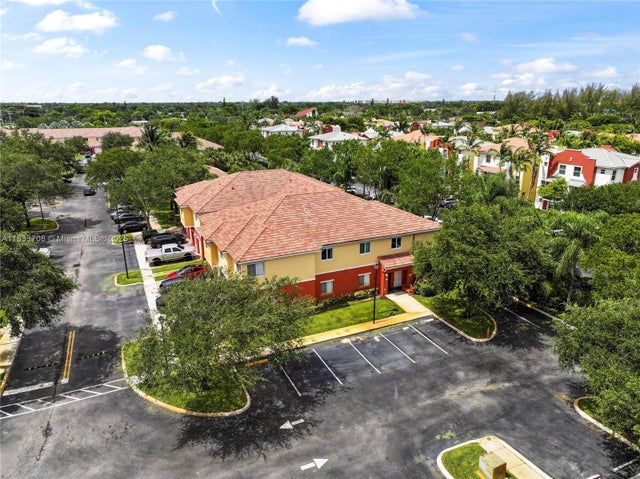 2 of 32 - 3335 Palomino Dr, Davie, FL