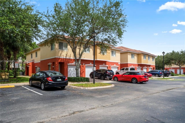 3 of 32 - 3335 Palomino Dr, Davie, FL