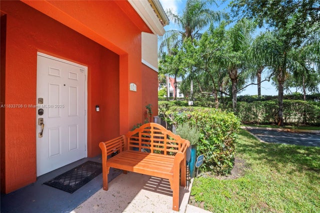 4 of 32 - 3335 Palomino Dr, Davie, FL