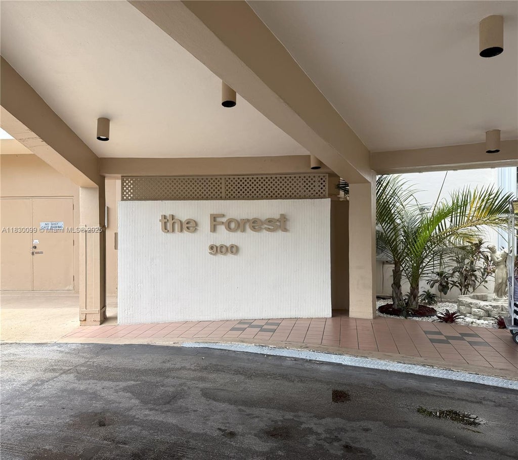 900 Saint Charles Pl L6, Pembroke Pines