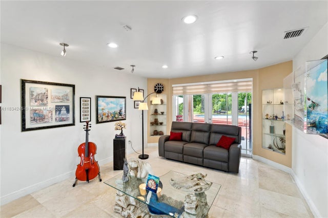 3 of 27 - 19520 Sw 206th St, Miami, FL