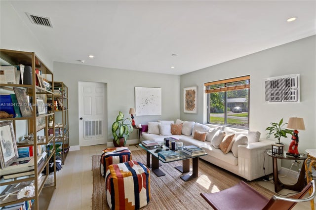 5 of 25 - 155 Nw 86th St, El Portal, FL