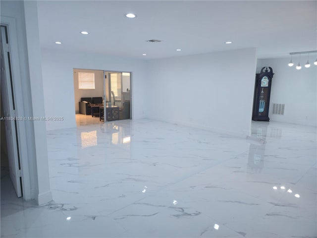 4 of 33 - 7771 Nw 46th St, Lauderhill, FL