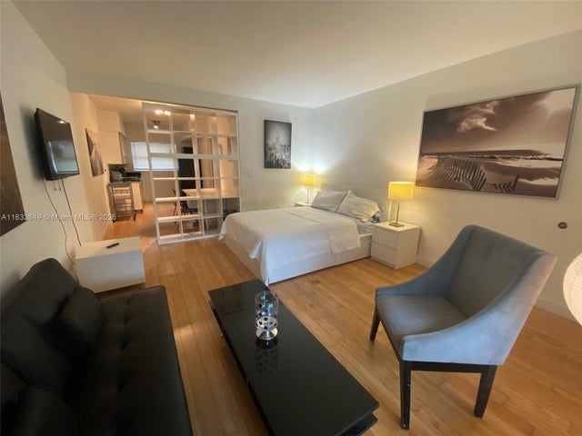 2 of 12 - 8080 Tatum Waterway Dr 25, Miami Beach, FL