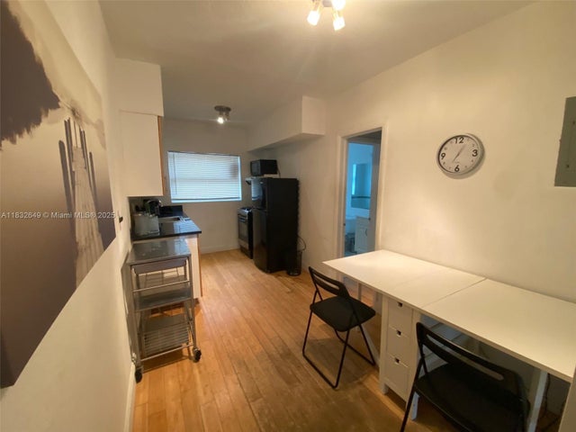 4 of 12 - 8080 Tatum Waterway Dr 25, Miami Beach, FL