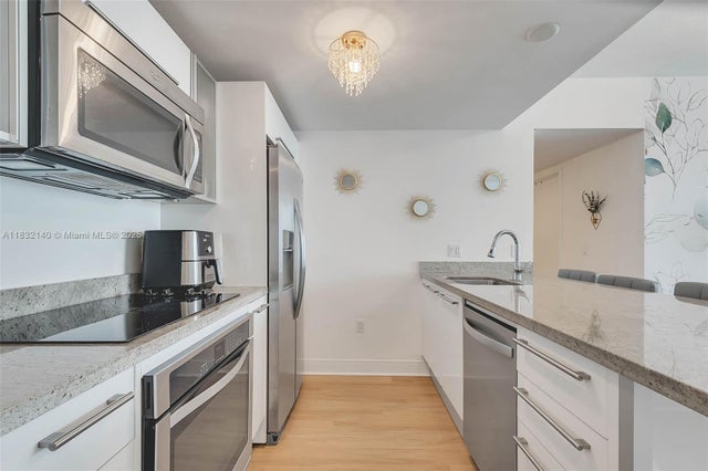 5 of 21 - 185 Sw 7th St 2204, Miami, FL