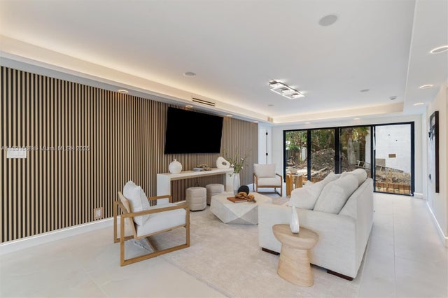 2 of 19 - 1108 Harrison St, Hollywood, FL