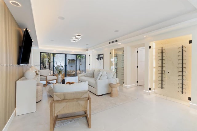 3 of 19 - 1108 Harrison St, Hollywood, FL