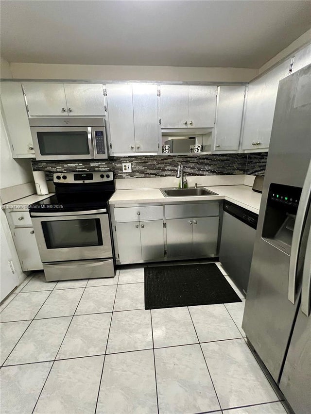 4 of 21 - 1470 Ne 125th Ter 814, North Miami, FL