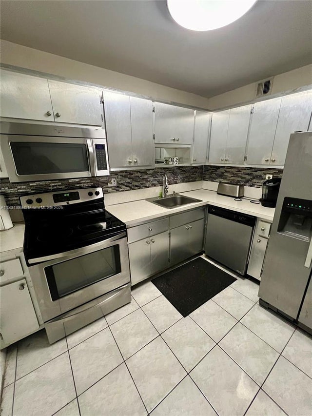 5 of 21 - 1470 Ne 125th Ter 814, North Miami, FL