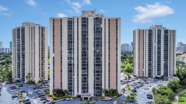 1 of 38 - 20301 W Country Club Dr 1421, Aventura, FL