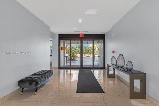 2 of 38 - 20301 W Country Club Dr 1421, Aventura, FL