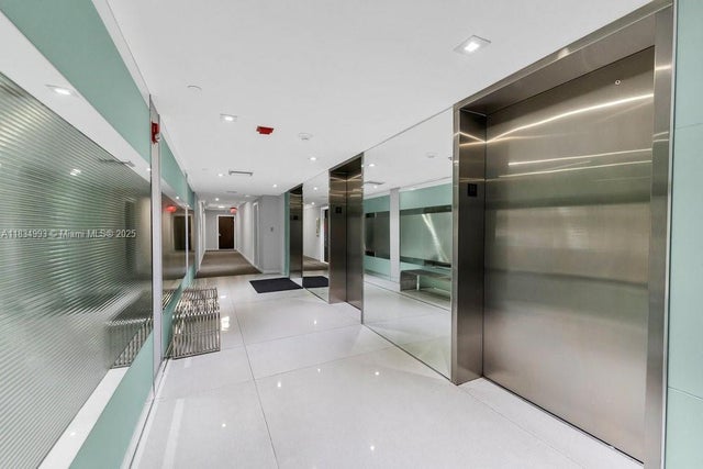 5 of 38 - 20301 W Country Club Dr 1421, Aventura, FL