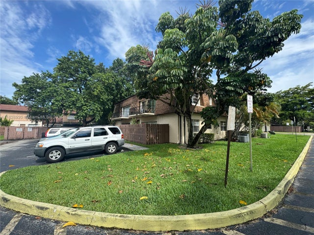 7523 W Sunrise Blvd B2, Plantation