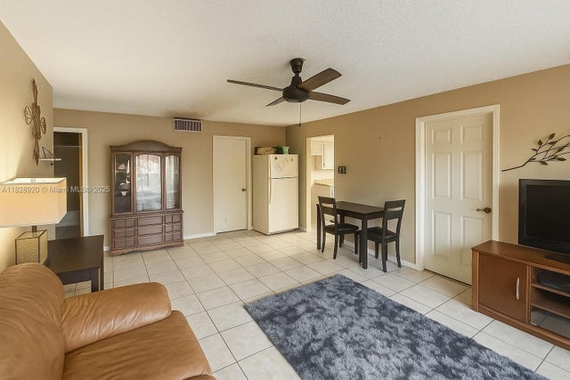 3 of 7 - 7523 W Sunrise Blvd B2, Plantation, FL