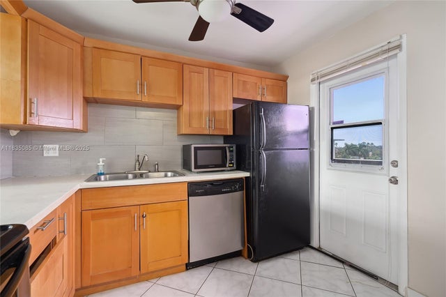 4 of 47 - 211 Ne 8th Ave 407, Hallandale Beach, FL