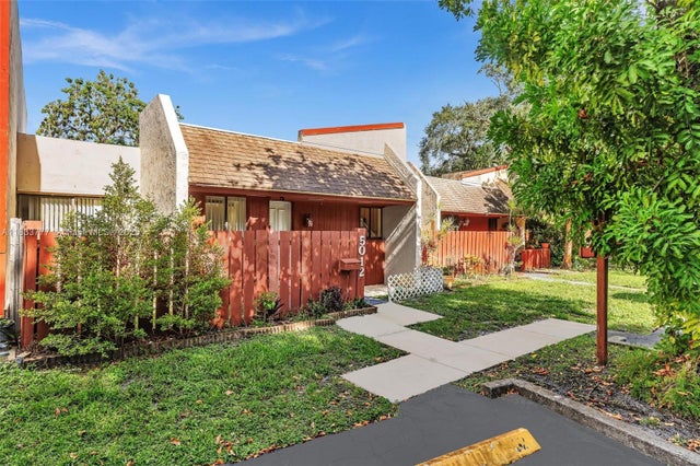 4 of 45 - 5012 Sw 40 Av 5012, Fort Lauderdale, FL