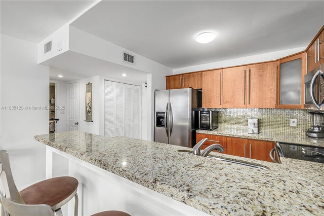 3 of 28 - 401 Ocean Dr 1024, Miami Beach, FL