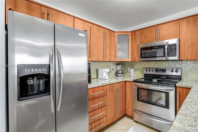 4 of 28 - 401 Ocean Dr 1024, Miami Beach, FL