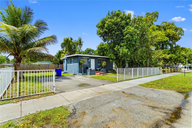 1 of 52 - 5734 Mckinley St, Hollywood, FL