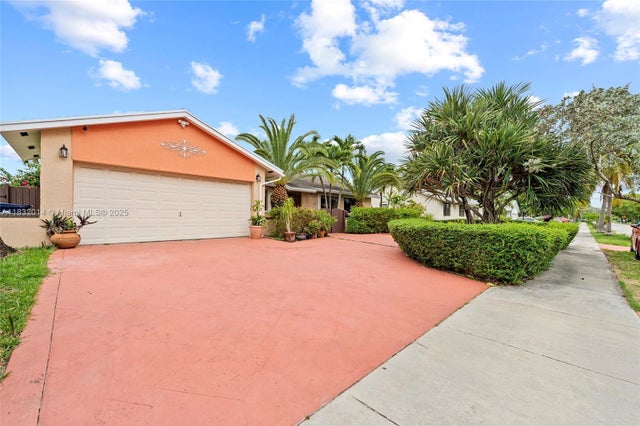 4 of 38 - 17130 Sw 93rd Ave, Palmetto Bay, FL