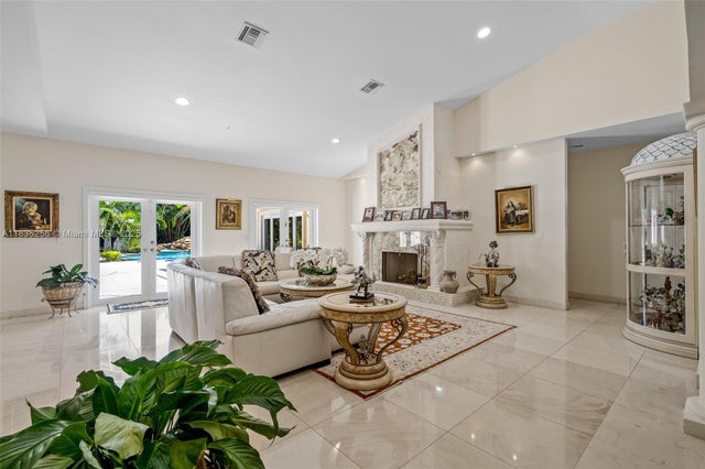 4 of 70 - 10735 Sw 58th Ave, Pinecrest, FL