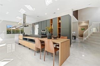 Photo of Listing #A11835213