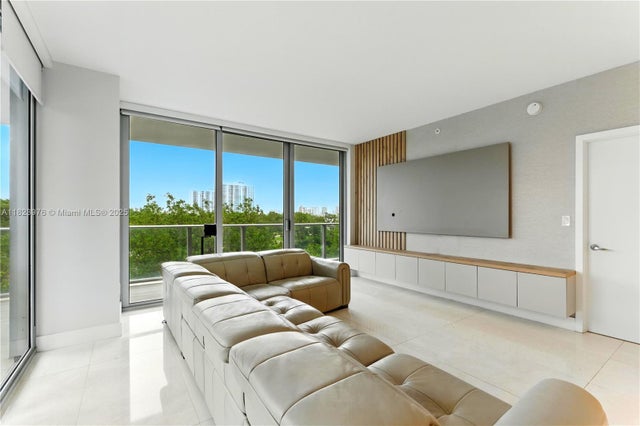 4 of 54 - 16385 Biscayne Blvd 301, North Miami Beach, FL