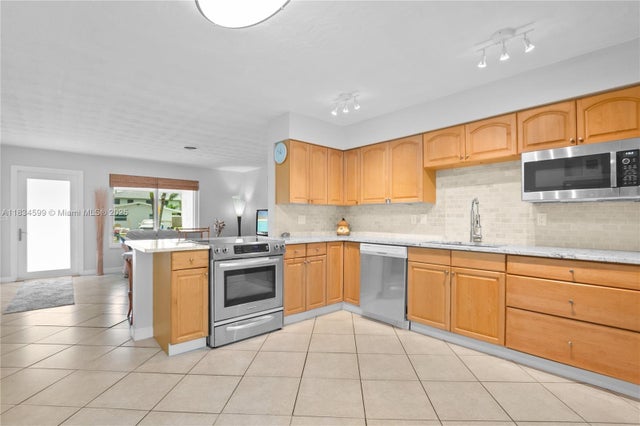 4 of 15 - 4421 Sw 33rd Ave, Dania Beach, FL