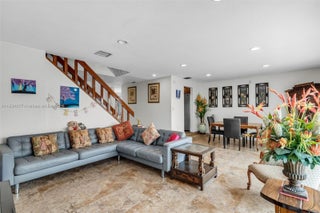 Photo of Listing #A11834277