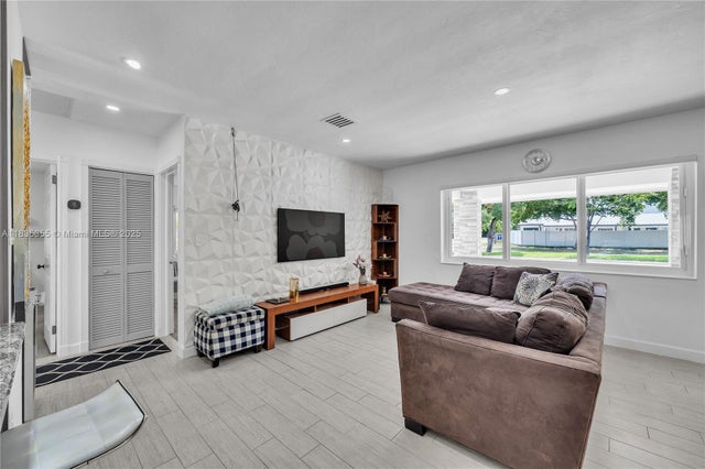 4 of 41 - 1020 Sw 4th Ave, Fort Lauderdale, FL