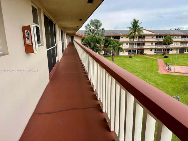 2 of 10 - 5300 Washington St N318, Hollywood, FL