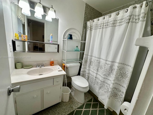 4 of 10 - 5300 Washington St N318, Hollywood, FL