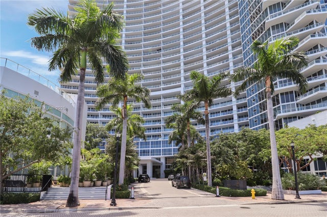 2 of 36 - 2020 N Bayshore Dr 2801, Miami, FL
